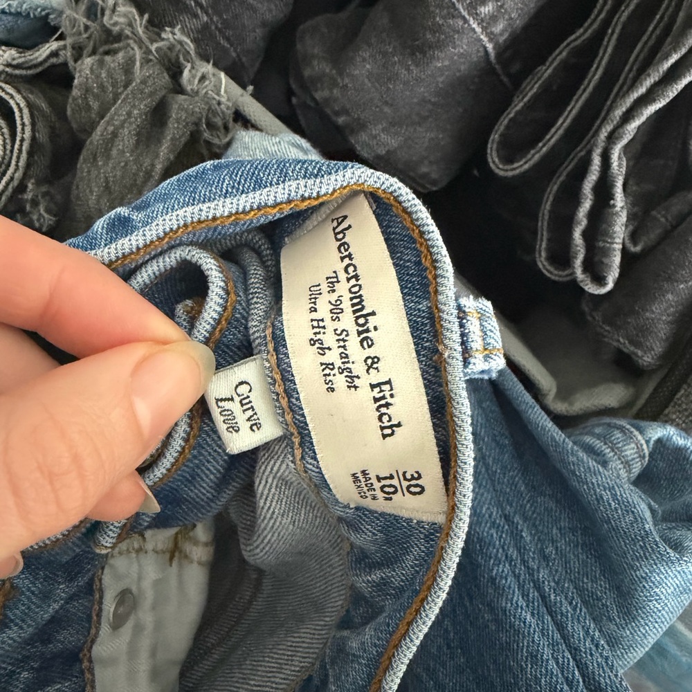 Abercrombie 90s Straight Ultra High Rise Jeans 30R - Curve Love - Picture 11 of 11